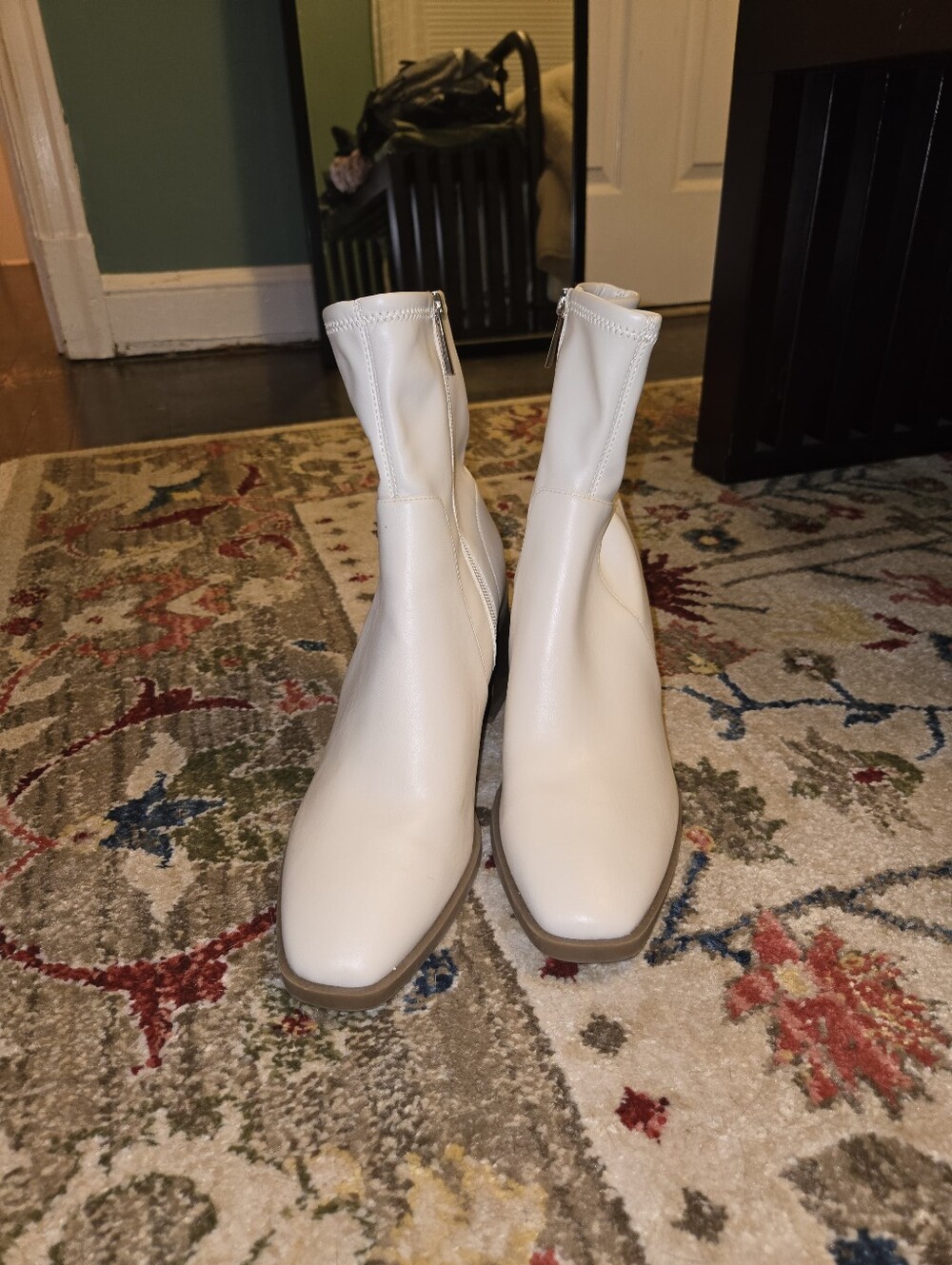 Ivory/Off-white Anne Klein Womens Annette Boots Size 9